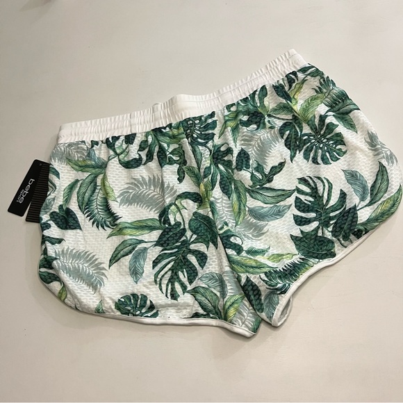 Bebe | Tropical Green Leaf Print Shorts - Picture 6 of 10
